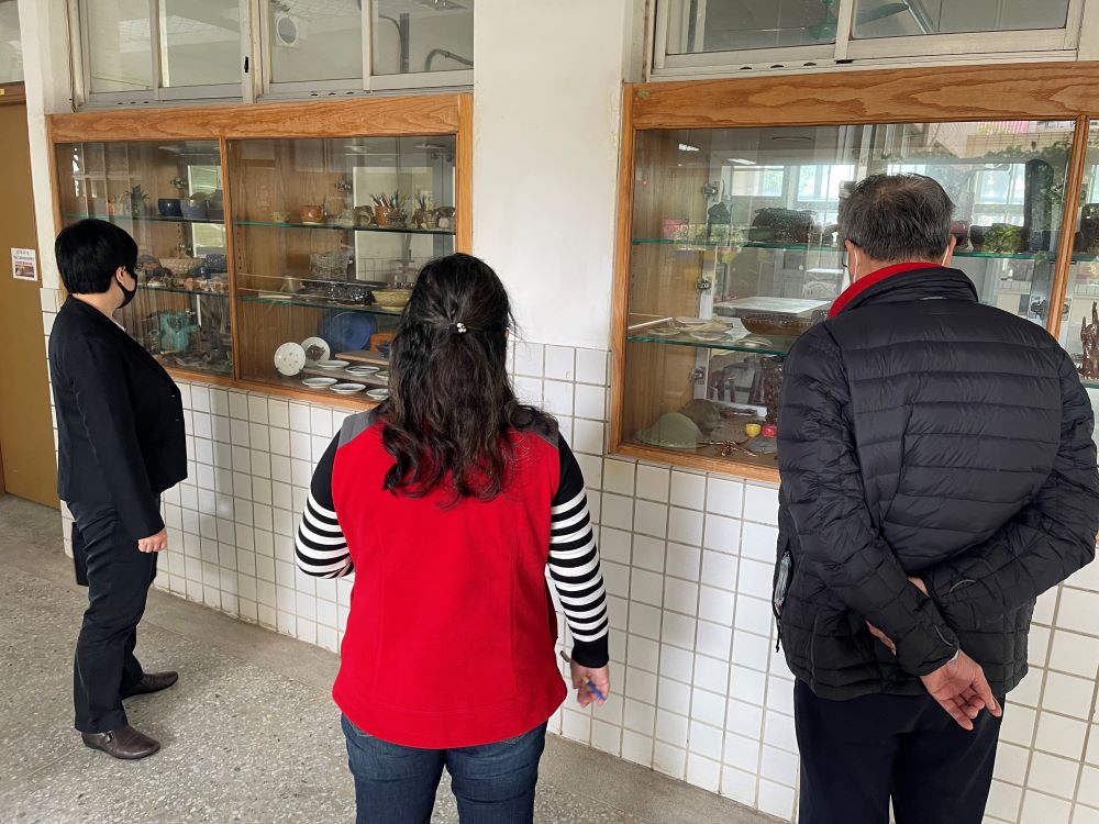 校園內有展示區,展示學生成果與作品,足見學校對於學生之用心