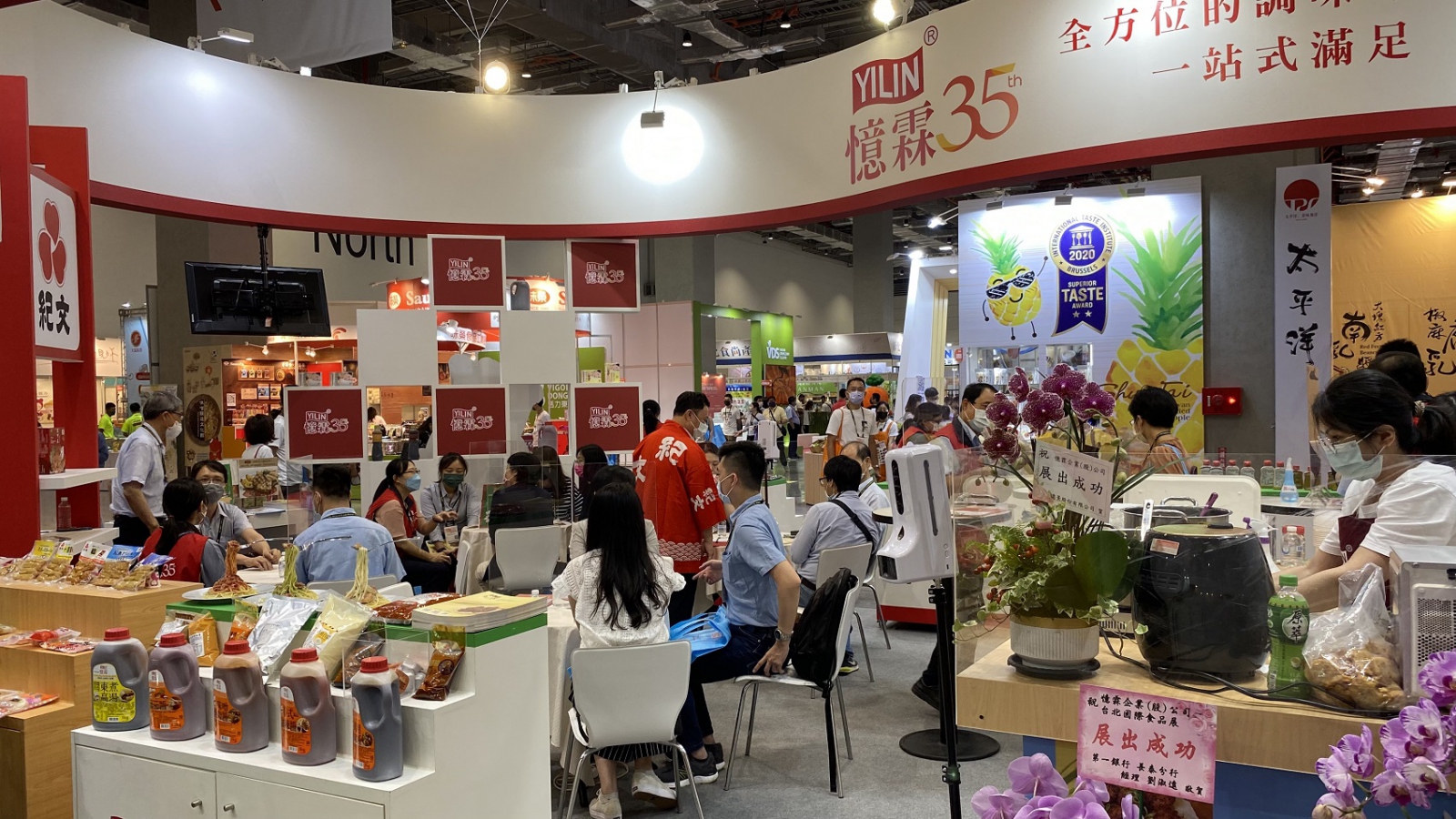 憶霖企業感謝與會來賓的支持與愛護,活動期間洽談訪客絡繹不絕,座無虛席 憶霖企業感謝與會來賓的支持與愛護,活動期間洽談訪客絡繹不絕,座無虛席