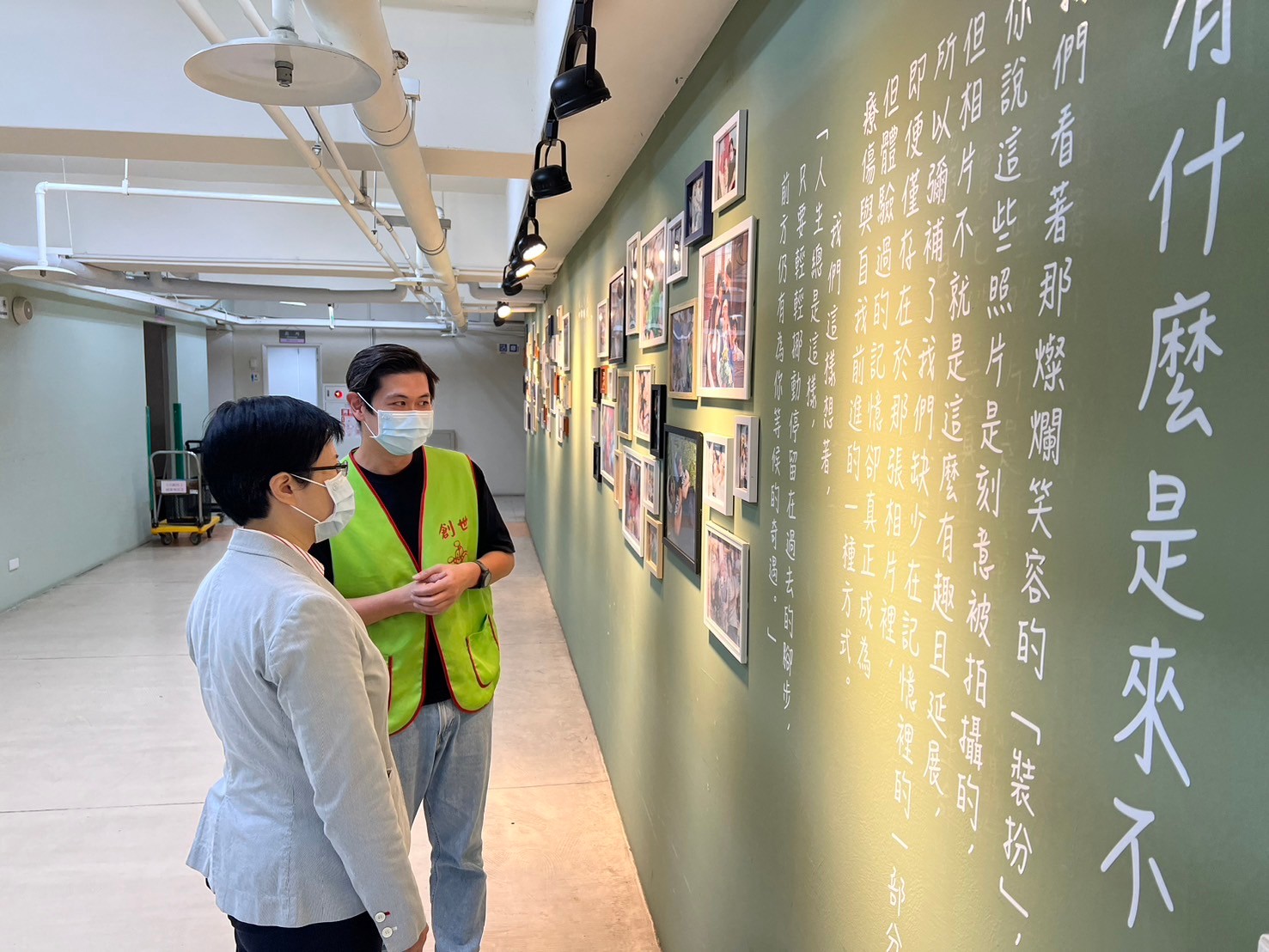 陳建地先生為憶霖企業解說服務內容