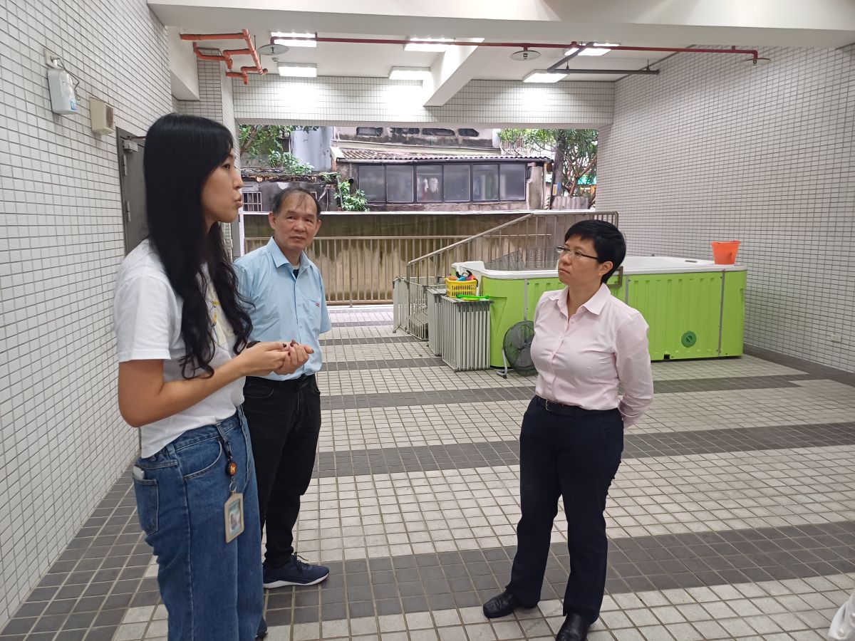 圖說：彭筱涵副秘書長為憶霖企業介紹導盲犬訓練環境
